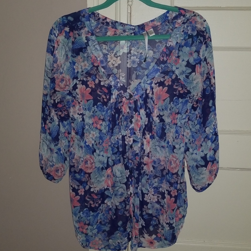 Lauren Conrad floral top!